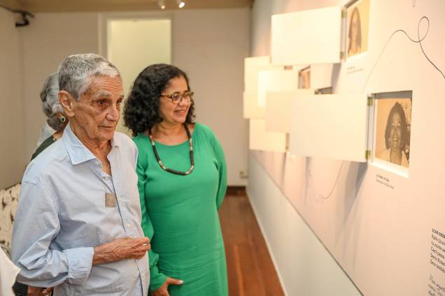Rodrigo Velloso e Ju Velloso, uma das curadoras da exposição que homenageia a sua avó, Dona Canô Rodrigo Velloso e Ju Velloso, uma das curadoras da exposição que homenageia a sua avó, Dona Canô