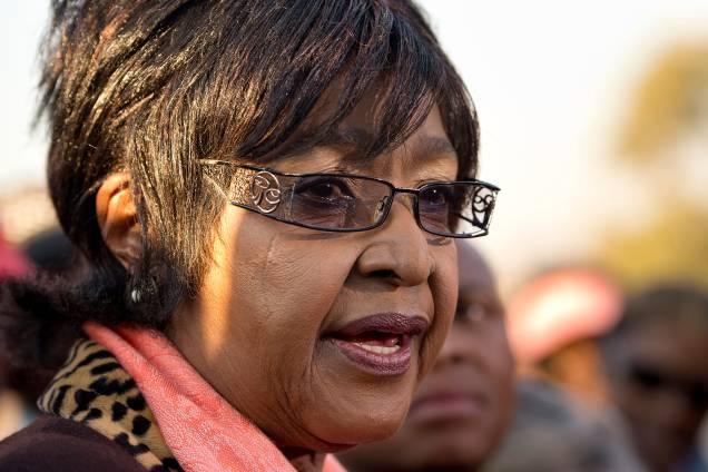 Winnie Madikizela Mandela, militante e ativista contra o apartheid durante entrevista à imprensa fora de sua casa em Soweto, na África do Sul - 28/06/2013 Winnie Madikizela Mandela, militante e ativista contra o apartheid durante entrevista à imprensa fora de sua casa em Soweto, na África do Sul - 28/06/2013