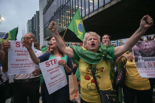 Manifestantes protestam contra o ex-presidente Lula na Avenida Paulista, em São Paulo, Manifestantes protestam contra o ex-presidente Lula na Avenida Paulista, em São Paulo,