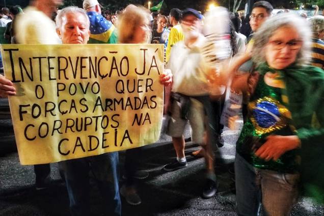 Manifestantes protestam contra o ex-presidente Lula, na Avenida Paulista em São Paulo - 03/04/2018 Manifestantes protestam contra o ex-presidente Lula, na Avenida Paulista em São Paulo - 03/04/2018