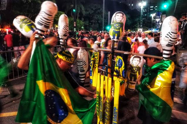 Manifestantes protestam contra o ex-presidente Lula, na Avenida Paulista em São Paulo - 03/04/2018 Manifestantes protestam contra o ex-presidente Lula, na Avenida Paulista em São Paulo - 03/04/2018
