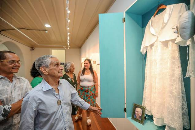 Irene, Roberto, Rodrigo e Mabel Velloso, filhos de Dona Canô, visitam exposição Irene, Roberto, Rodrigo e Mabel Velloso, filhos de Dona Canô, visitam exposição