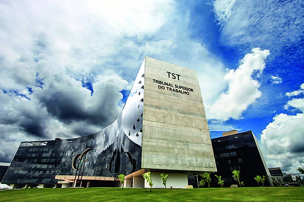 Tribunal do Trabalho derruba exigências contra Covid-19 fora da norma