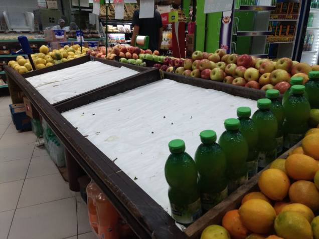 Faltam carne, legumes, verduras e ovos em sacolão da Zona Oeste de São Paulo Faltam carne, legumes, verduras e ovos em sacolão da Zona Oeste de São Paulo