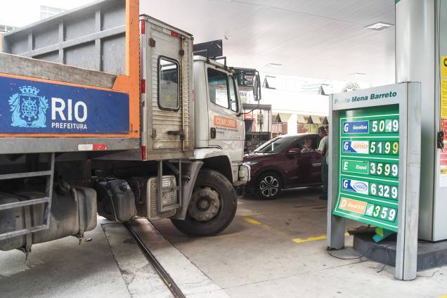 Movimentação em posto de combustíveis em Botafogo, na zona sul do Rio de Janeiro (RJ) - 23/05/2018 Movimentação em posto de combustíveis em Botafogo, na zona sul do Rio de Janeiro (RJ) - 23/05/2018