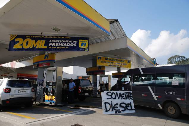 Greve de caminhoneiros causa desabastecimento de combustível em postos de gasolina da cidade de Teresópolis, na região serrana do Rio de Janeiro - 24/05/2018 Greve de caminhoneiros causa desabastecimento de combustível em postos de gasolina da cidade de Teresópolis, na região serrana do Rio de Janeiro - 24/05/2018