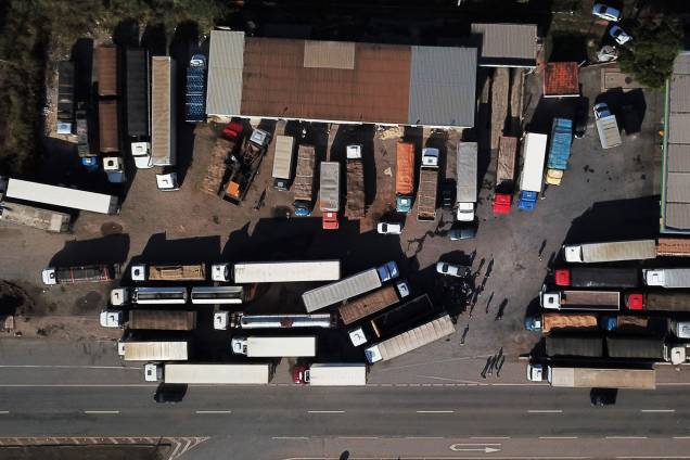Vista aérea mostra bloqueio de caminhões na BR-262, na cidade de Juatuba (MG) - 25/05/2018 Vista aérea mostra bloqueio de caminhões na BR-262, na cidade de Juatuba (MG) - 25/05/2018