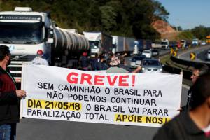 Greve de caminhoneiros na BR-116