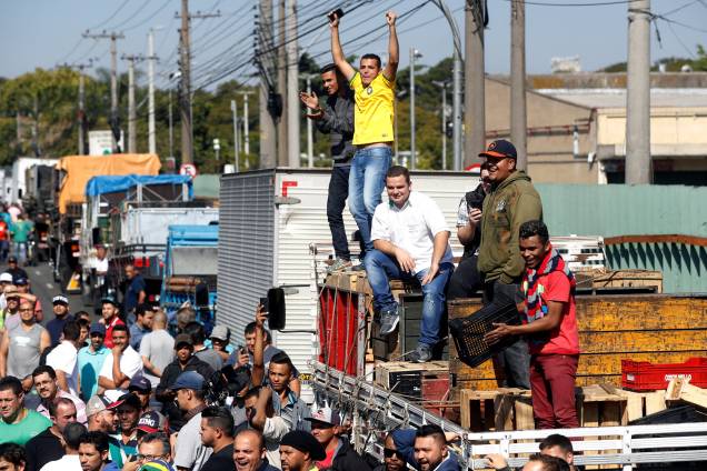 Caminhoneiros participam de um protesto contra o preço do diesel na Companhia de Armazéns Gerais de São Paulo (CEAGESP) - 28/05/2018 Caminhoneiros participam de um protesto contra o preço do diesel na Companhia de Armazéns Gerais de São Paulo (CEAGESP) - 28/05/2018
