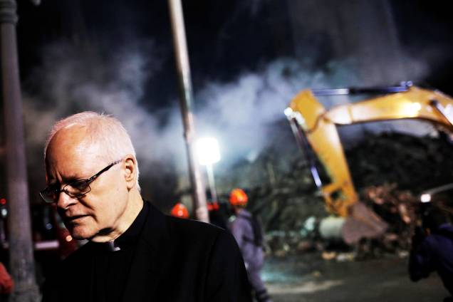 Dom Odilo Scherer visita local onde prédio desabou no Largo do Paissandu, região central de São Paulo (SP) - 02/05/2018 Dom Odilo Scherer visita local onde prédio desabou no Largo do Paissandu, região central de São Paulo (SP) - 02/05/2018