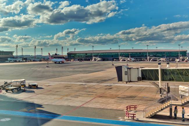 Píer de embarque e desembarque do Aeroporto de Brasília Píer de embarque e desembarque do Aeroporto de Brasília
