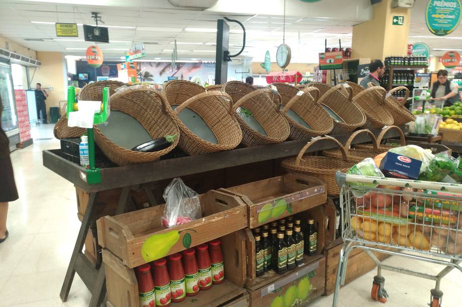 Desabastecimento de produtos em filial da rede Pão de Açúcar, localizado na Rua Teodoro Sampaio, em Pinheiros, zona oeste da capital paulista - 29/05/2018