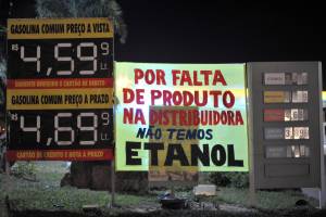 Greve dos caminhoneiros pelo preço dos combustíveis Greve dos caminhoneiros pelo preço dos combustíveis