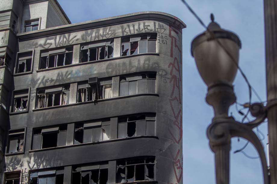 Trabalho das equipes de resgate no local do desabamento do edificio Wilton Paes de Almeida, no Largo do Paissandu, regiao central de Sao Paulo