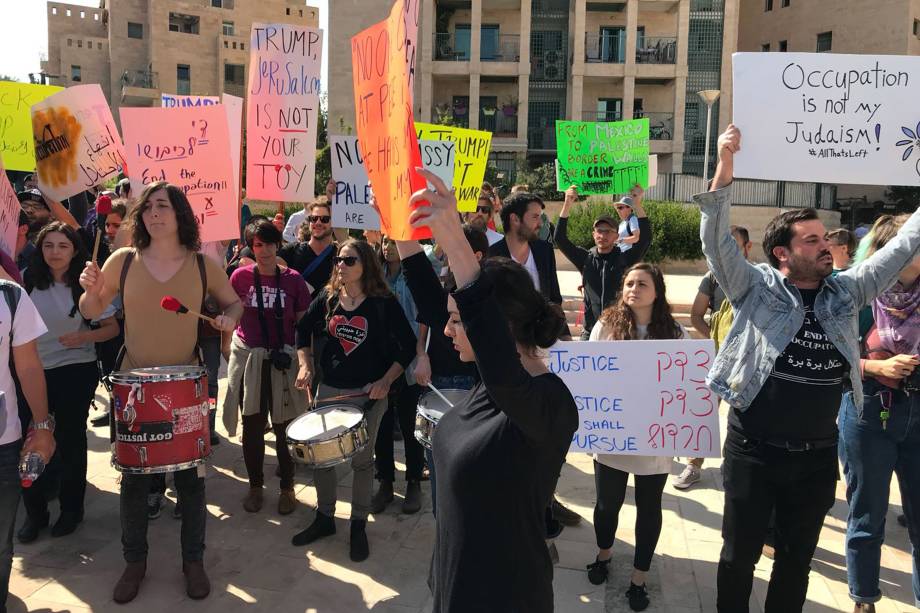 Israelenses e palestinos contra e a favor da abertura da embaixada americana em Jerusalém se manifestam, na Cidade Santa - 14/05/2018