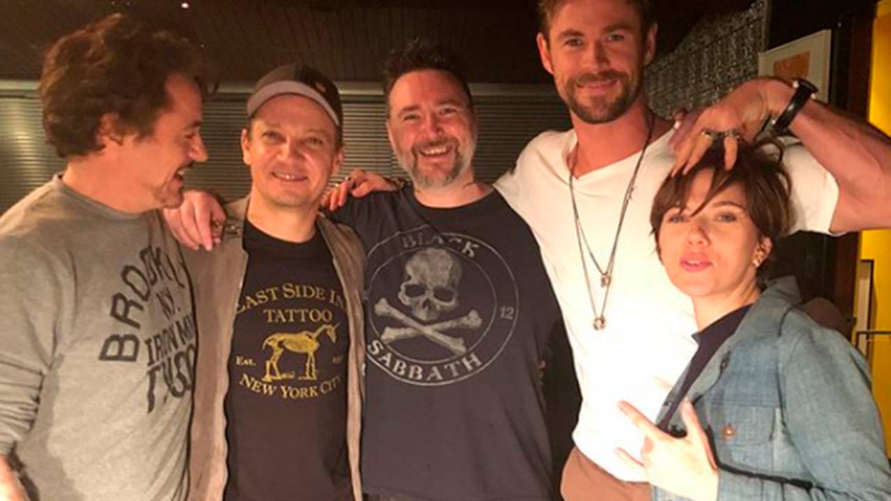 Elenco de ‘Os Vingadores’ faz tatuagem com símbolo do grupo