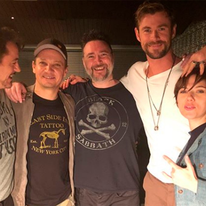 Elenco de ‘Os Vingadores’ faz tatuagem com símbolo do grupo