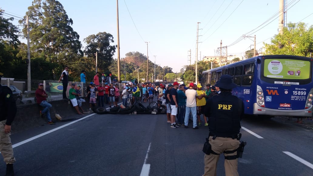 Obstrução da Rodovia Régis Bittencourt em Taboão da Serra (SP) - 28/05/2018