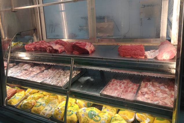 Supermercado em São Paulo apresenta prateleiras vazias com falta de produtos para reposição Supermercado em São Paulo apresenta prateleiras vazias com falta de produtos para reposição