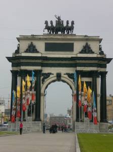 3. Arco do Triunfo russo, nas imediações da estação de metrô Parque da Vitória, em Moscou, celebrando a expulsão das tropas napoleônicas do país