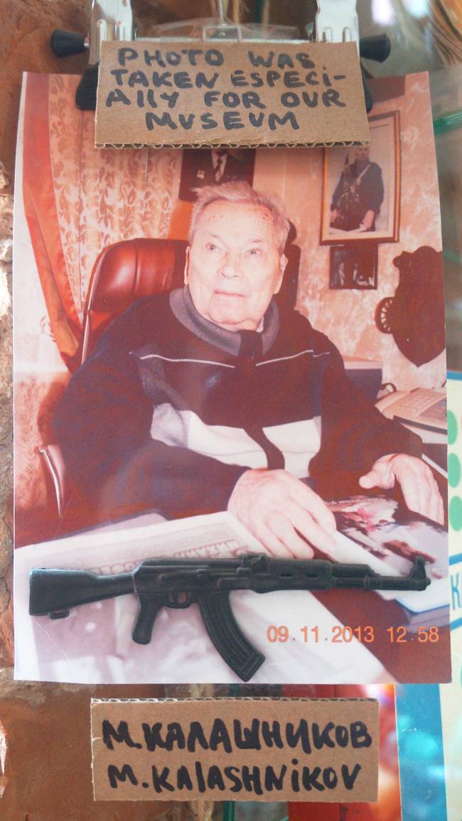 6. O soviético Mikhail Kalachnikov 6. O soviético Mikhail Kalachnikov