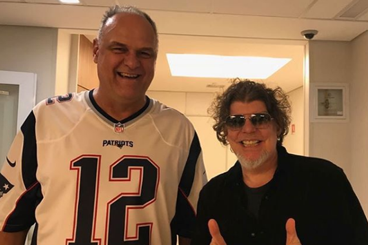 Branco Mello posta foto com Oscar Schimdt no hospital: ‘Prossigo firme’