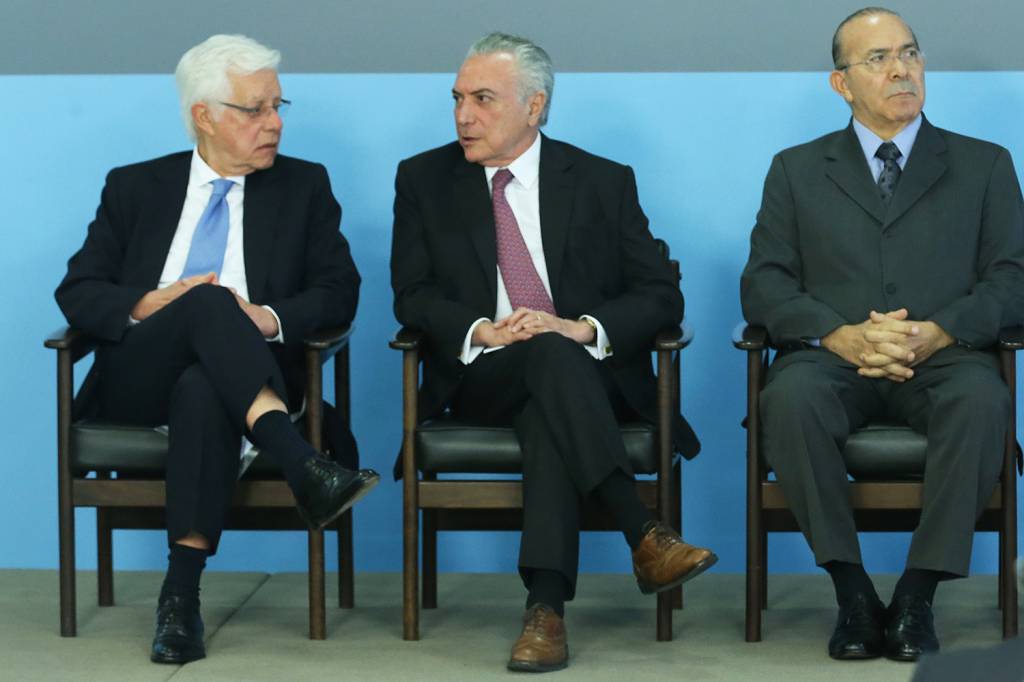 PGR quer que Temer, Moreira Franco e Padilha sejam investigados