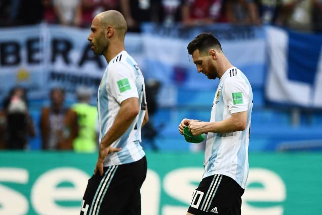 Javier Mascherano e Lionel Messi, da Argentina, reagem após a derrota para a França e eliminação da Copa do Mundo Rússia - 30/06/2018 Javier Mascherano e Lionel Messi, da Argentina, reagem após a derrota para a França e eliminação da Copa do Mundo Rússia - 30/06/2018