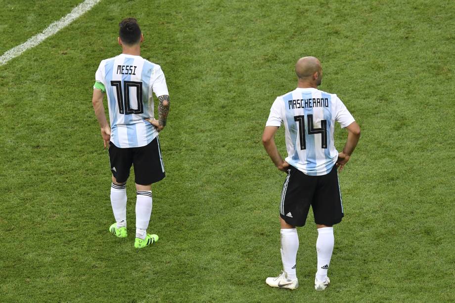 Messi e Mascherano, da Argentina, reagem após a partida contra a França nas oitavas de final - 30/06/2018