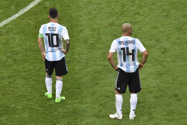Messi e Mascherano, da Argentina, reagem após a partida contra a França nas oitavas de final - 30/06/2018 Messi e Mascherano, da Argentina, reagem após a partida contra a França nas oitavas de final - 30/06/2018