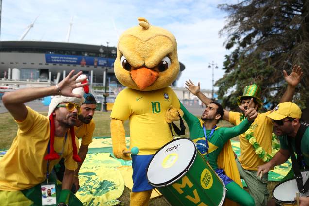 Canarinho pistola curte São Petersburgo com torcedores brasileiros - 21/06/2018 Canarinho pistola curte São Petersburgo com torcedores brasileiros - 21/06/2018