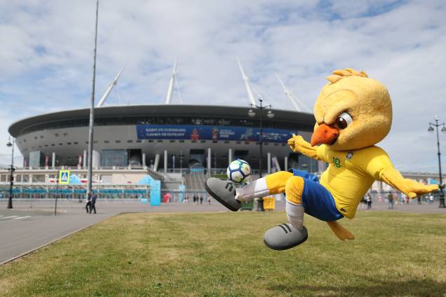 Canarinho pistola mostra habilidade com a bola em São Petersburgo - 21/06/2018 Canarinho pistola mostra habilidade com a bola em São Petersburgo - 21/06/2018