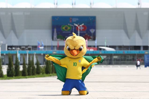 Canarinho Pistola posa para foto na frente da Arena Rostov, antes da partida entre Brasil e Suíça - 17/06/2018 Canarinho Pistola posa para foto na frente da Arena Rostov, antes da partida entre Brasil e Suíça - 17/06/2018