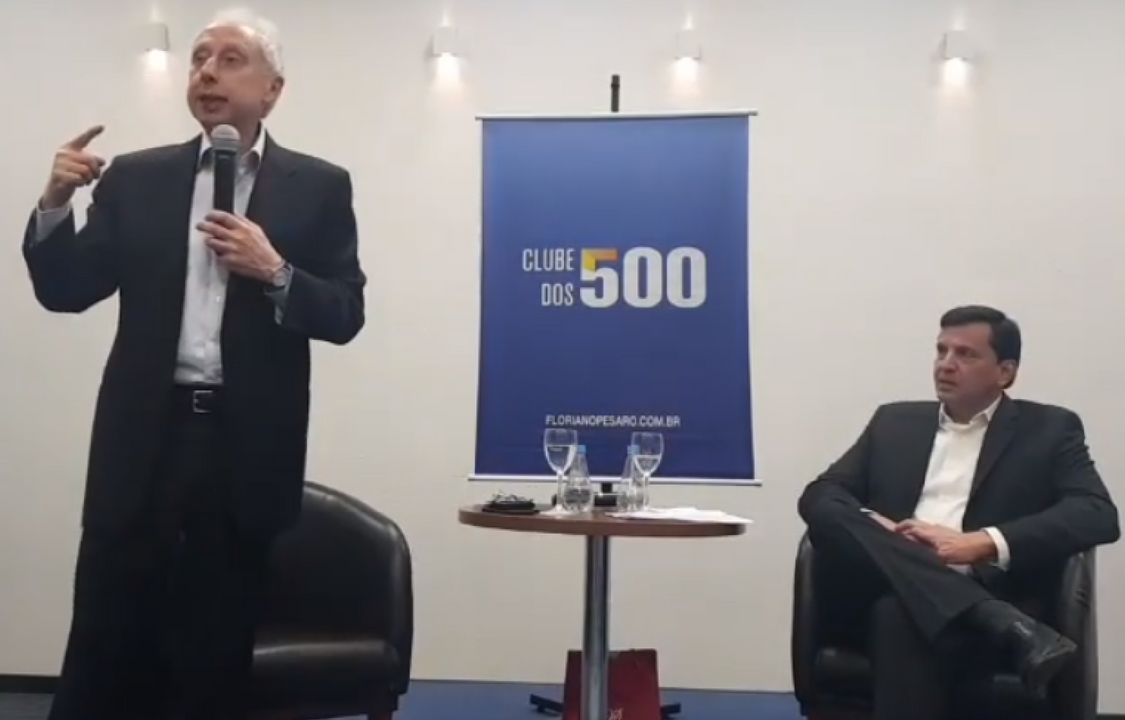 O economista Persio Arida, formulador do programa de governo de Geraldo Alckmin, participa de evento ao lado do deputado Floriano Pesaro (PSDB-SP)