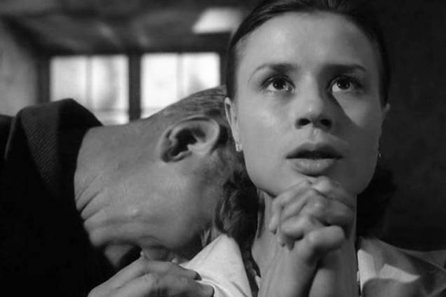 A atriz Harriet Andersson durante cena do filme 'Através de um Espelho' (1961) A atriz Harriet Andersson durante cena do filme 'Através de um Espelho' (1961)