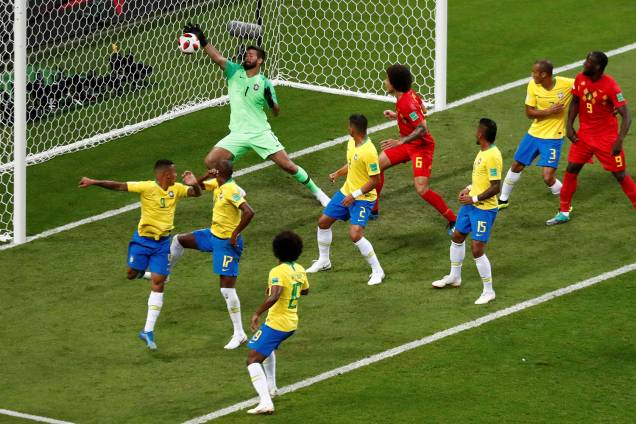 Após o escanteio cobrado pela Bélgica, Fernandinho desvia de cabeça e marca um gol contra - 06/07/2018 Após o escanteio cobrado pela Bélgica, Fernandinho desvia de cabeça e marca um gol contra - 06/07/2018