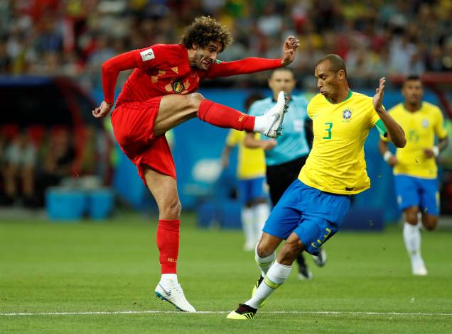 Marouane Fellaini, da Bélgica, arrisca um chute contra o gol do Brasil - 06/07/2018 Marouane Fellaini, da Bélgica, arrisca um chute contra o gol do Brasil - 06/07/2018