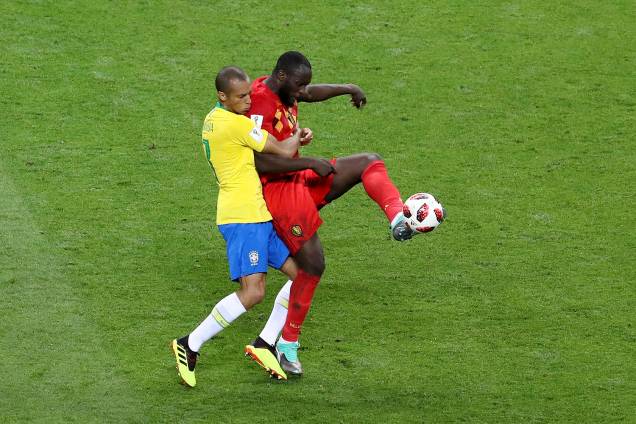 Miranda realiza a marcação do atacante belga Romelu Lukaku - 06/07/2018 Miranda realiza a marcação do atacante belga Romelu Lukaku - 06/07/2018