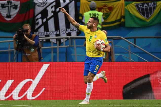Renato Augusto comemora o gol marcado de cabeça contra a Bélgica, na Arena Kazan - 06/07/2018 Renato Augusto comemora o gol marcado de cabeça contra a Bélgica, na Arena Kazan - 06/07/2018
