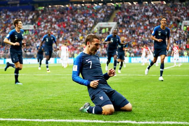 Antoine Griezmann comemora após Mario Mandzukic marcar gol contra para a França, durante a final da Copa do Mundo, realizada no Estádio Lujniki - 15/07/2018 Antoine Griezmann comemora após Mario Mandzukic marcar gol contra para a França, durante a final da Copa do Mundo, realizada no Estádio Lujniki - 15/07/2018
