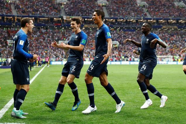 Jogadores franceses comemoram após gol contra de Mandzukic, pela final da Copa do Mundo - 15/07/2018 Jogadores franceses comemoram após gol contra de Mandzukic, pela final da Copa do Mundo - 15/07/2018