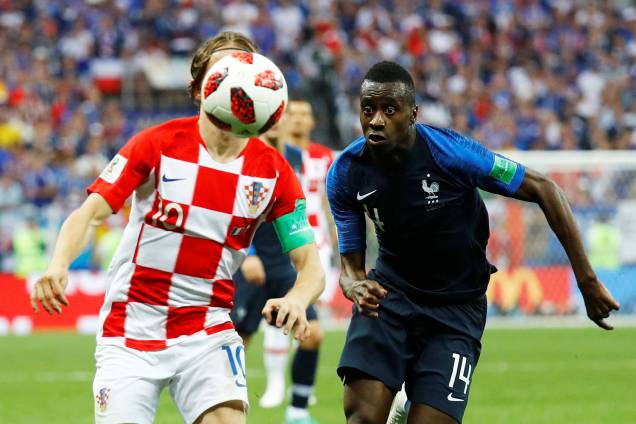 Luka Modric disputa bola com Blaise Matuidi durante partida entre França e Croácia - 15/07/2018 Luka Modric disputa bola com Blaise Matuidi durante partida entre França e Croácia - 15/07/2018