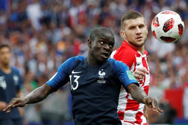 N'Golo Kante da França durante jogada contra Ante Rebic da Croácia na Final da Copa do Mundo 2018 no Estádio Lujniki - 15/07/2018 N'Golo Kante da França durante jogada contra Ante Rebic da Croácia na Final da Copa do Mundo 2018 no Estádio Lujniki - 15/07/2018