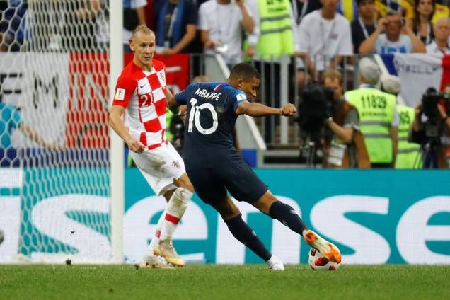 Kylian Mbappe marca quarto gol da França em partida contra a Croácia na Final da Copa do Mundo 2018 - 15/07/2018 Kylian Mbappe marca quarto gol da França em partida contra a Croácia na Final da Copa do Mundo 2018 - 15/07/2018