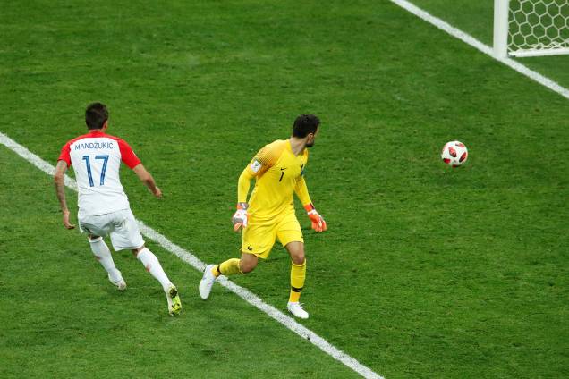 Mario Mandzukic marca segundo gol da Croácia em partida contra a França na final da Copa do Mundo 2018 - 15/07/201 Mario Mandzukic marca segundo gol da Croácia em partida contra a França na final da Copa do Mundo 2018 - 15/07/201