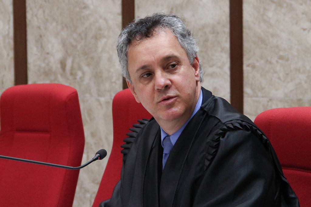 Desembargador admite ignorar letra fria da lei para manter Lula preso