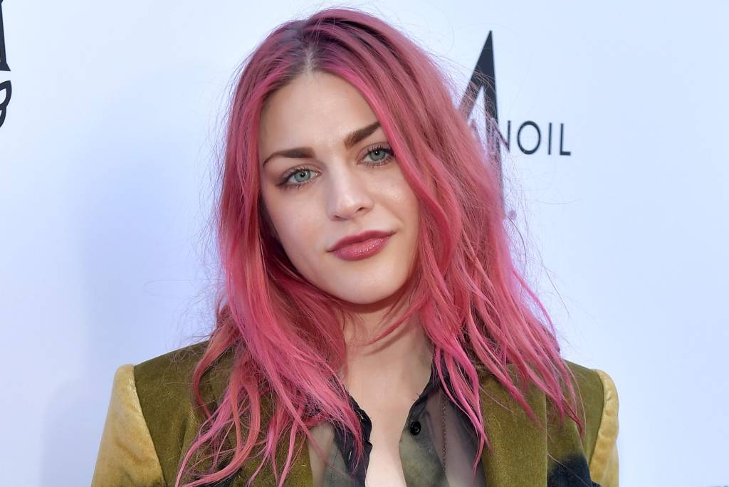 Tabu das doenças mentais precisa ser superado, diz filha de Kurt Cobain