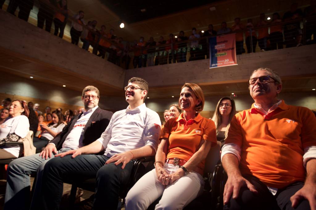Novo lança chapa em SP com ex-Vem Pra Rua, empreendedora e piloto de avião