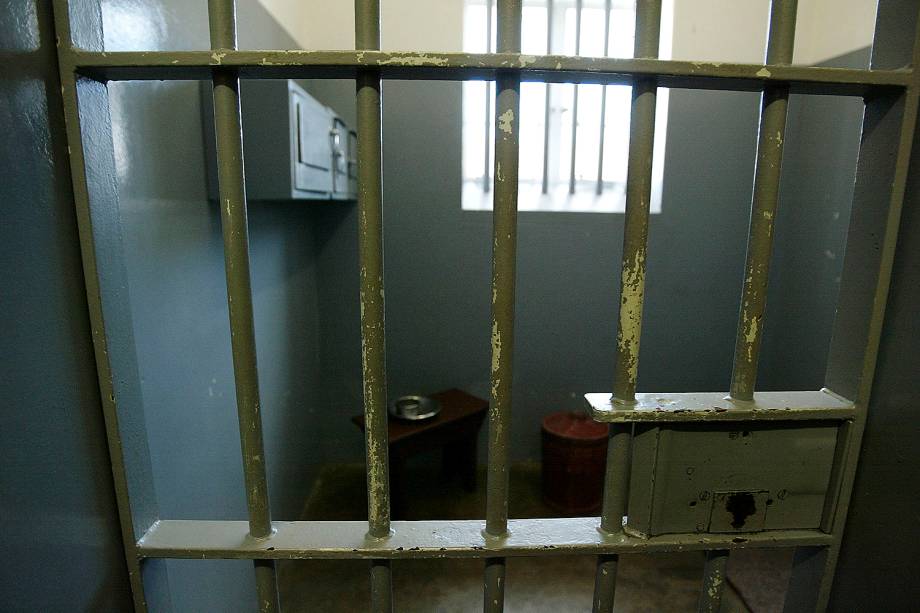 Cela onde Nelson Mandela ficou preso em Robben Island, África do Sul - 28/11/2003 Cela onde Nelson Mandela ficou preso em Robben Island, África do Sul - 28/11/2003