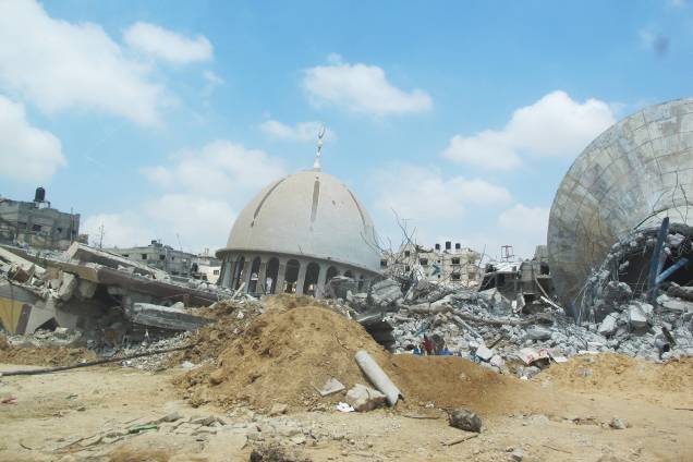 Ruínas da mesquita Khanilunes: destruição no entorno da paróquia católica. Ruínas da mesquita Khanilunes: destruição no entorno da paróquia católica.